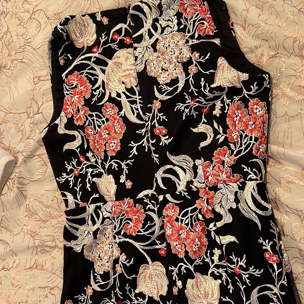 Beautiful dress - Picture 7 of 7